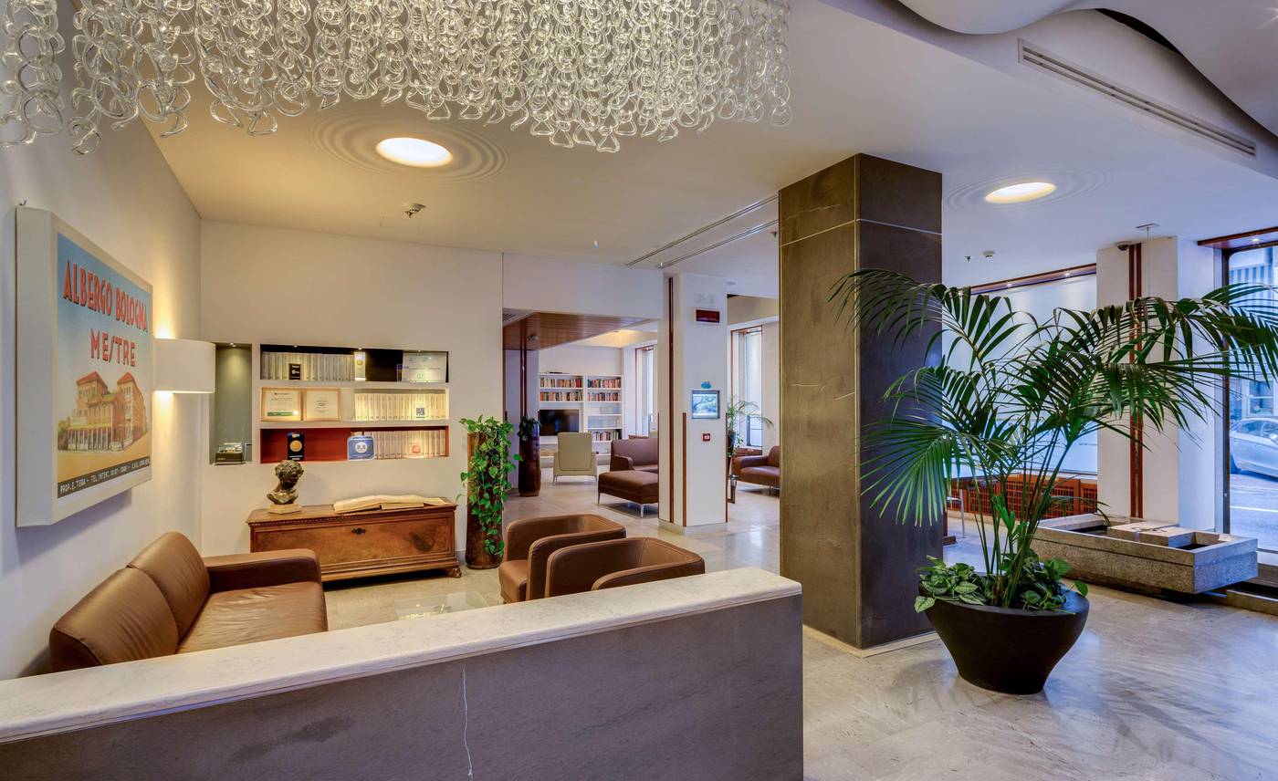 Best-Western-Plus-Hotel-Bologna-Lobby-13