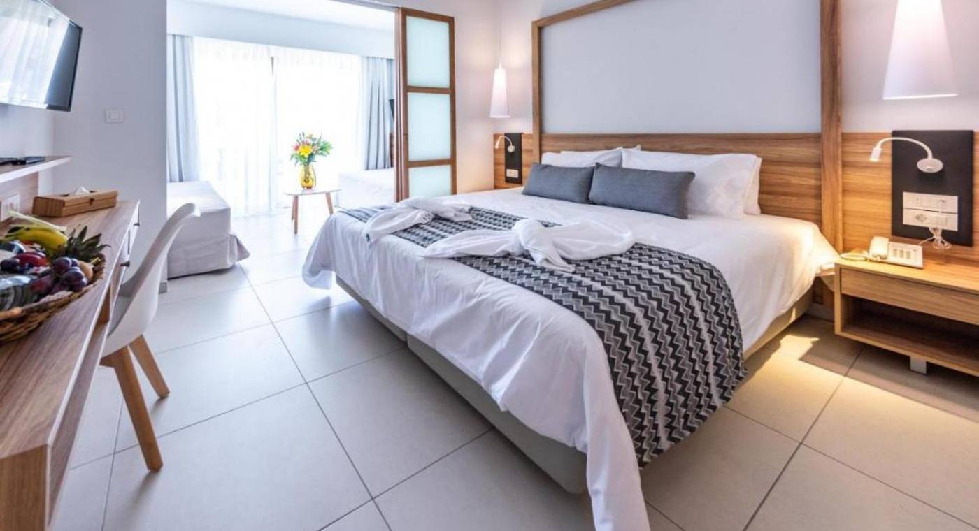 Kiani-Beach-Resort-Room-22