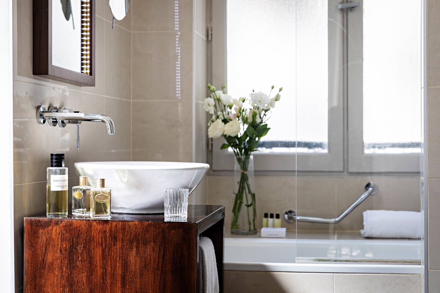 Holiday-Inn-Paris-Palais-de-lElysee-Room-33