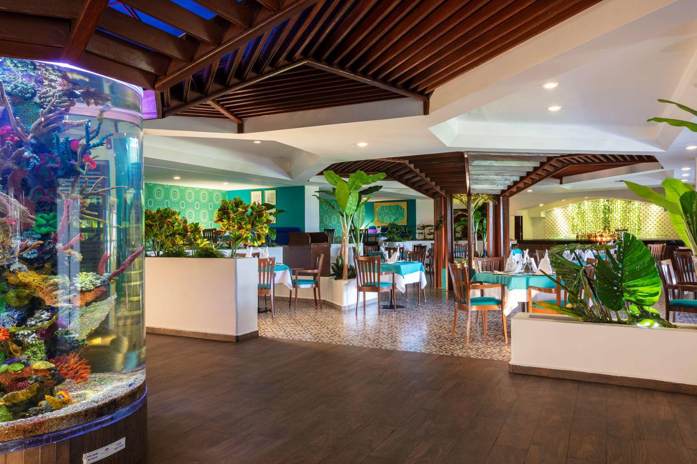 Crown-Paradise-Club-Cancun-Restaurant-54