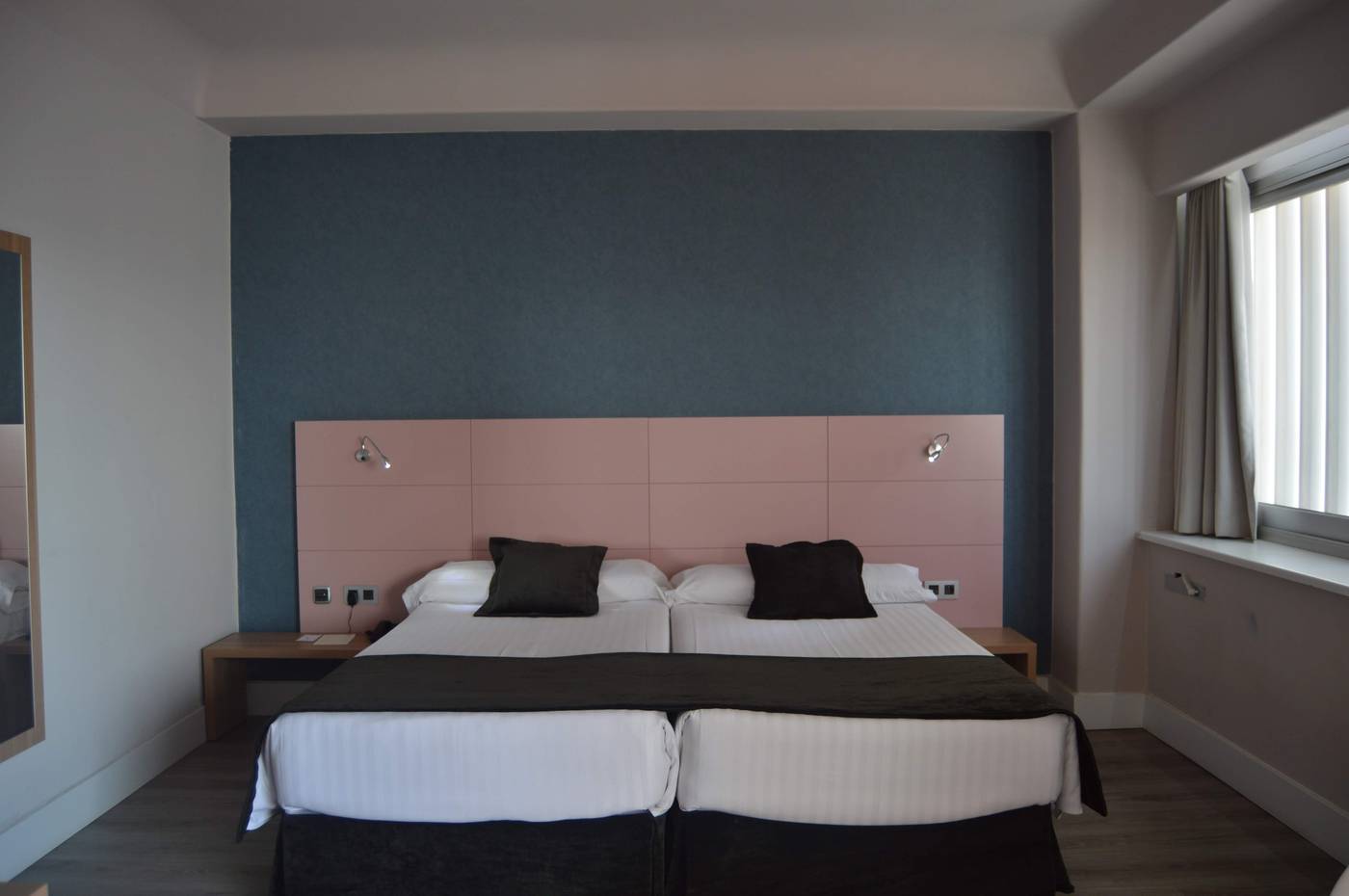 Weare-Chamartin-Room-35