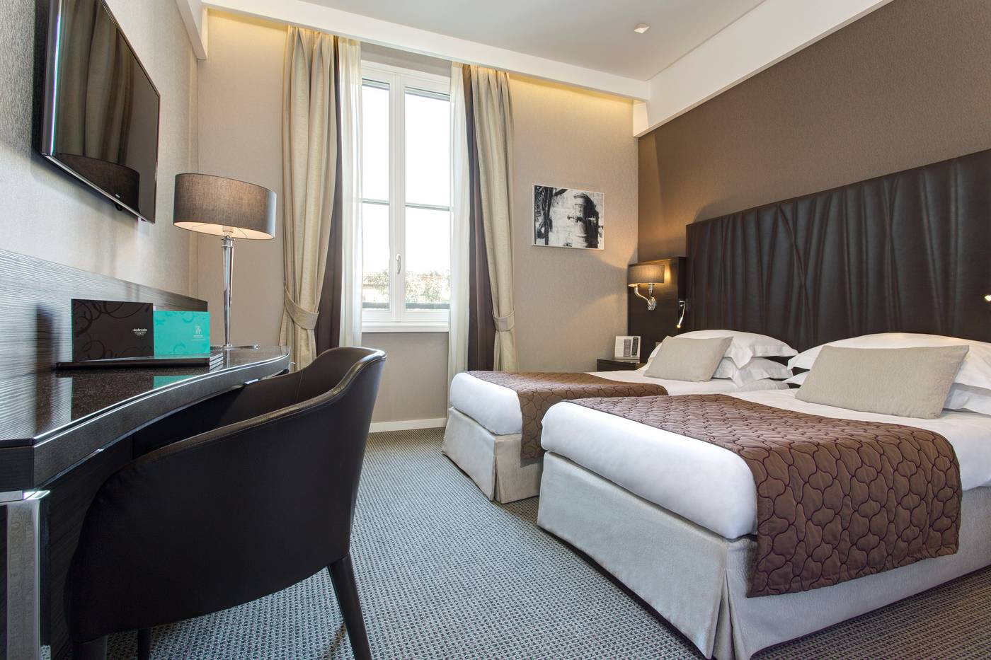 Hotel-Artemide-Room-3