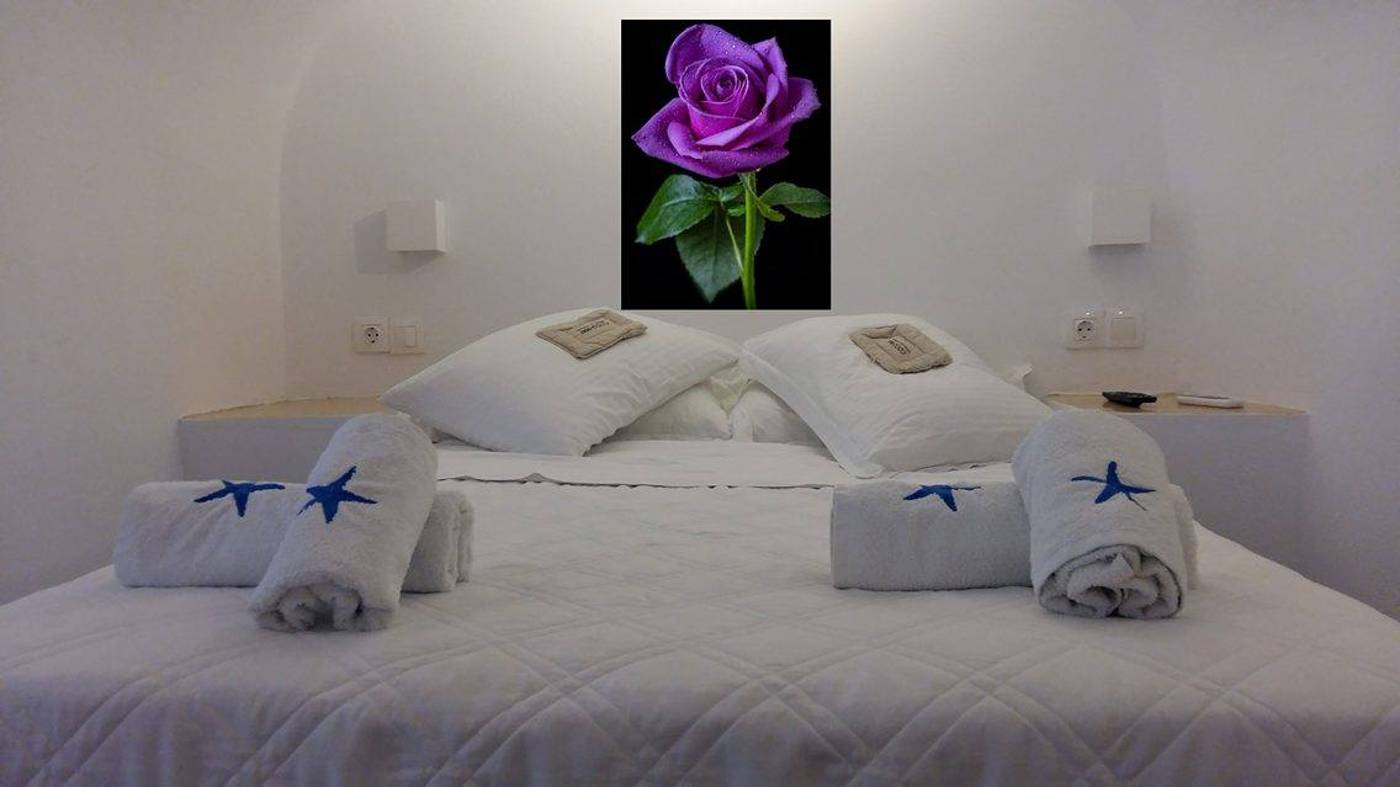 Santorini-Royal-Suites-Room-5