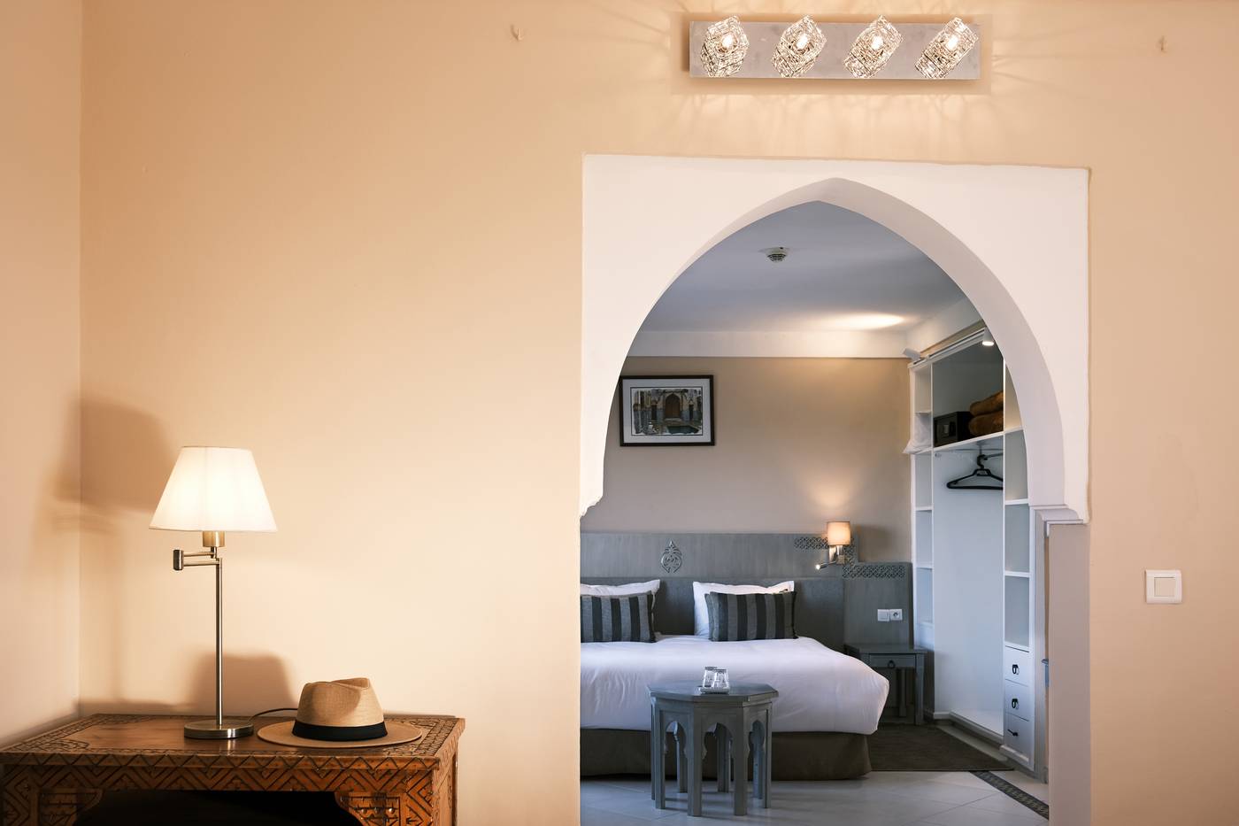 Valeria-Madina-Club-Room-36