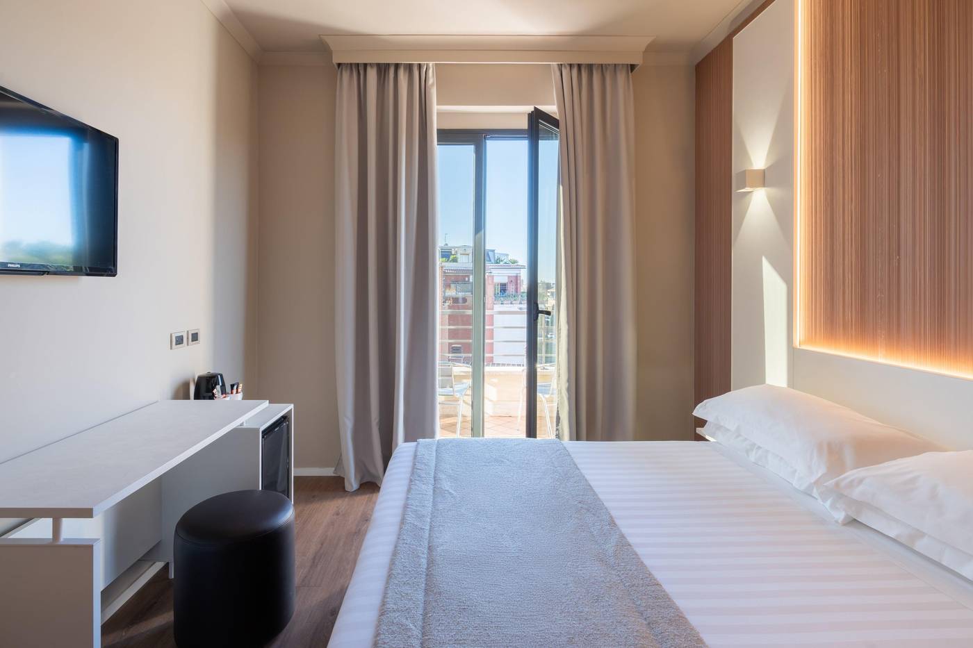 The-Smooth-Rome-Room-23