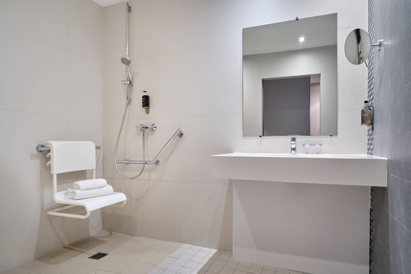 Hotel-Atrium-Room-34