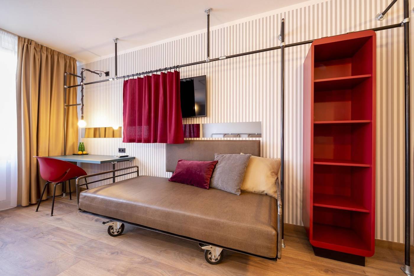 Miss-Sophie-s-Downtown-Room-40