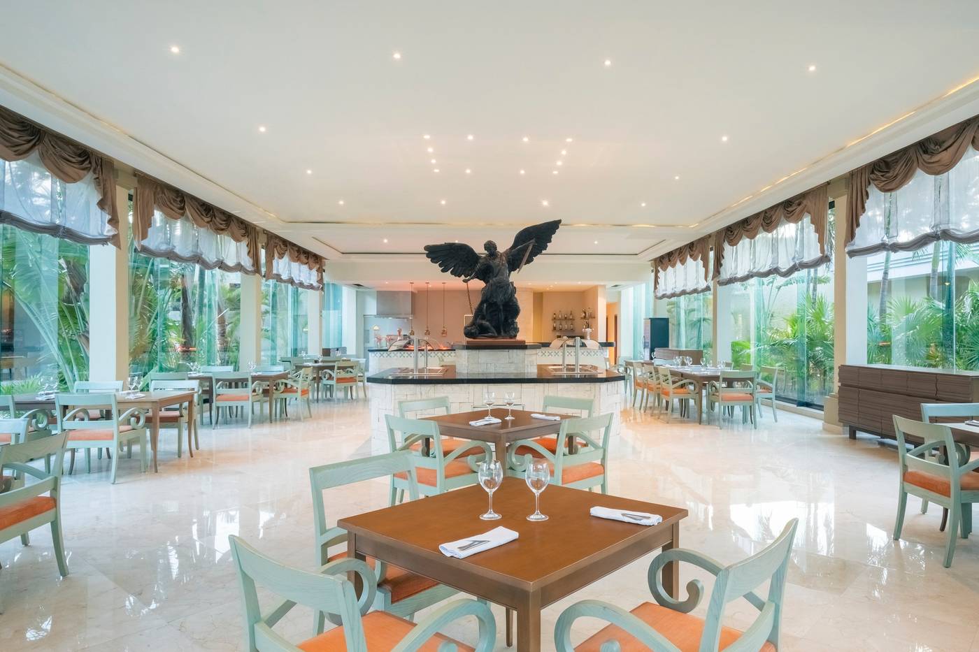 Iberostar-Waves-Tucan-Restaurant-54