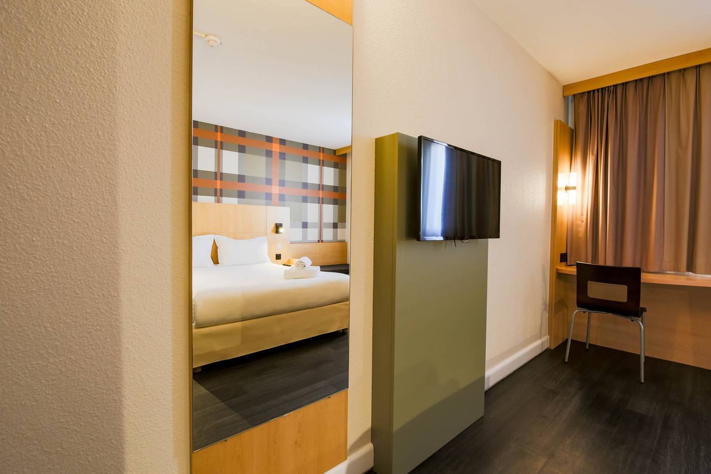 easyHotel-Nice-Palais-de-Congres-Room-13