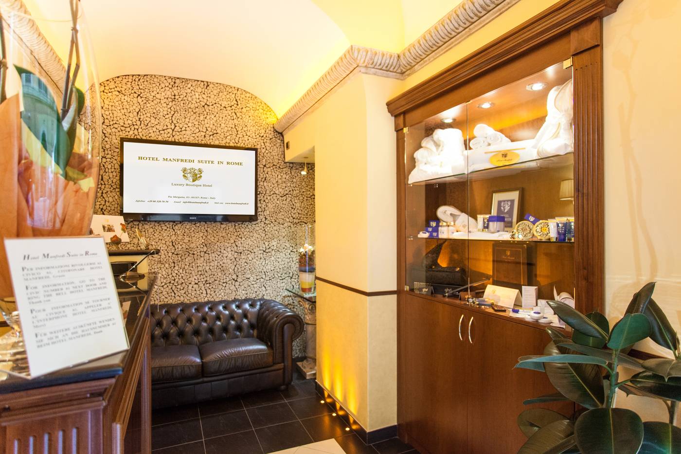 Hotel-Manfredi-Suite-In-Rome-Lobby-8