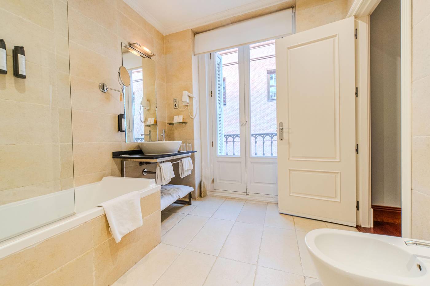 Lusso-Hotel-Infantas-Room-46