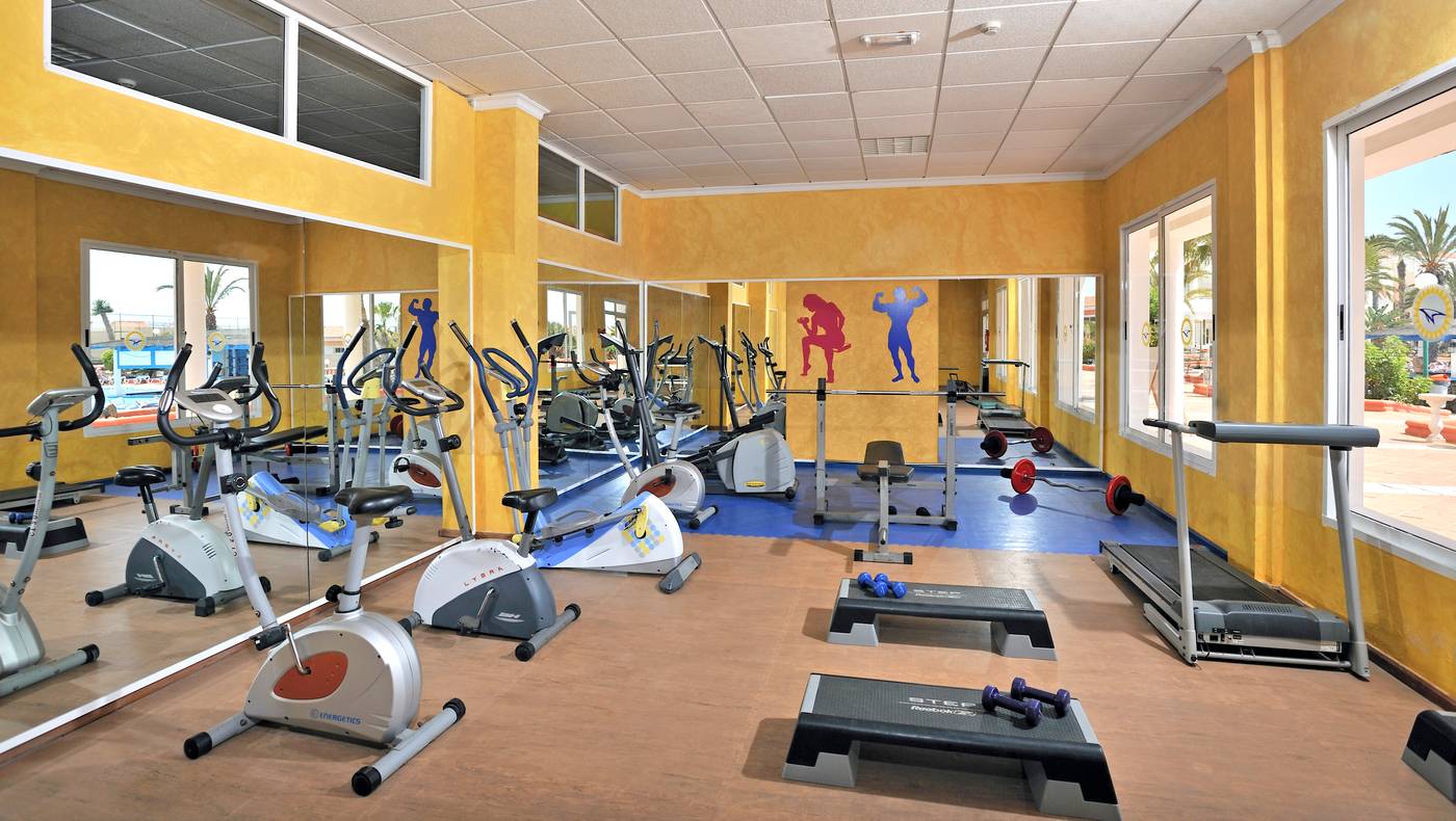 Globales-Costa-Tropical-Sports-and-Entertainment-40