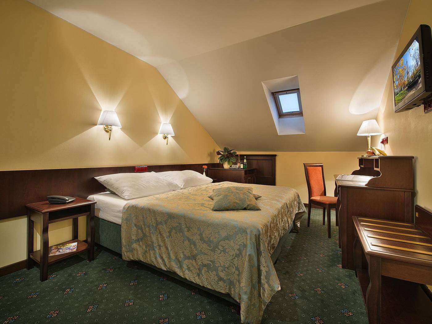 EA-Hotel-DownTown-Room-16