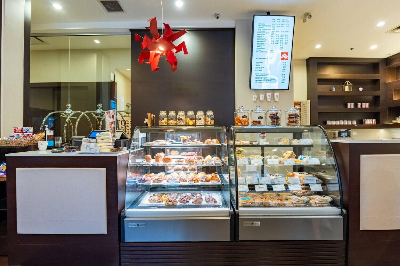 Century-Plaza-Hotel---Spa-Vancouver-Bar-83