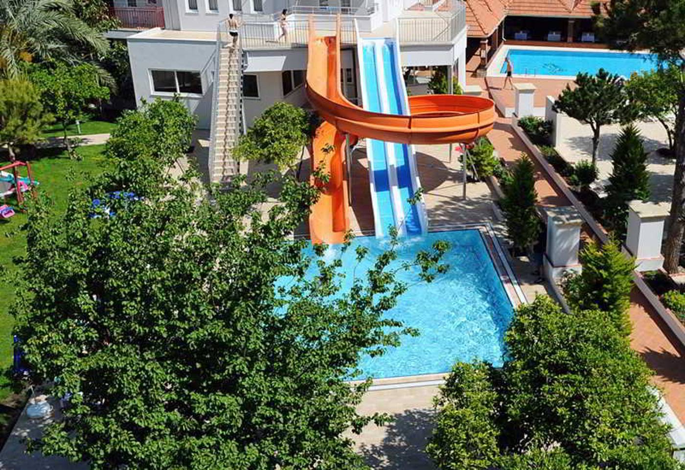Hotel-Catty-Cats-Garden-Pool-5