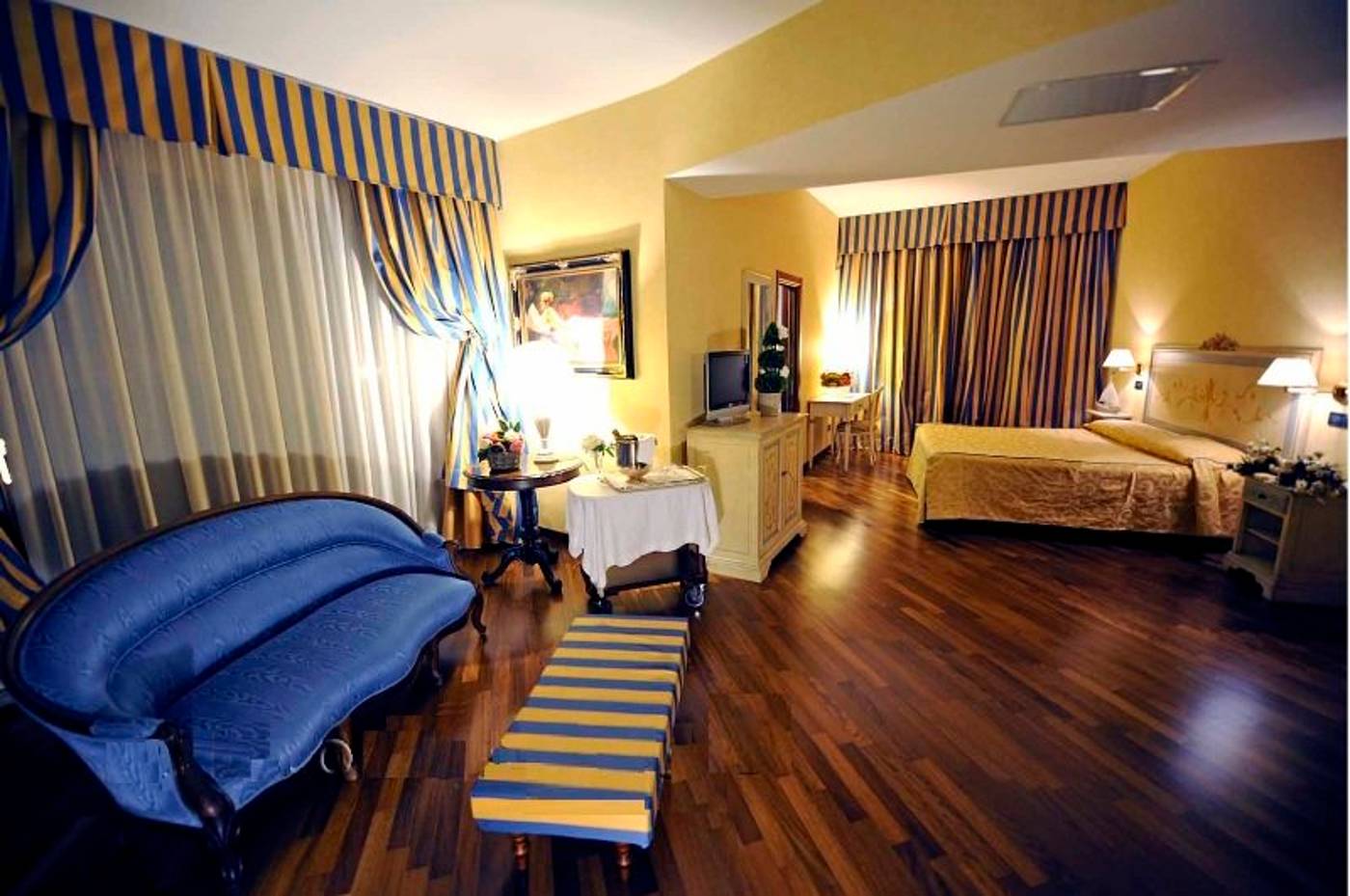 Punta-Campanella-Resort---Spa-Room-9