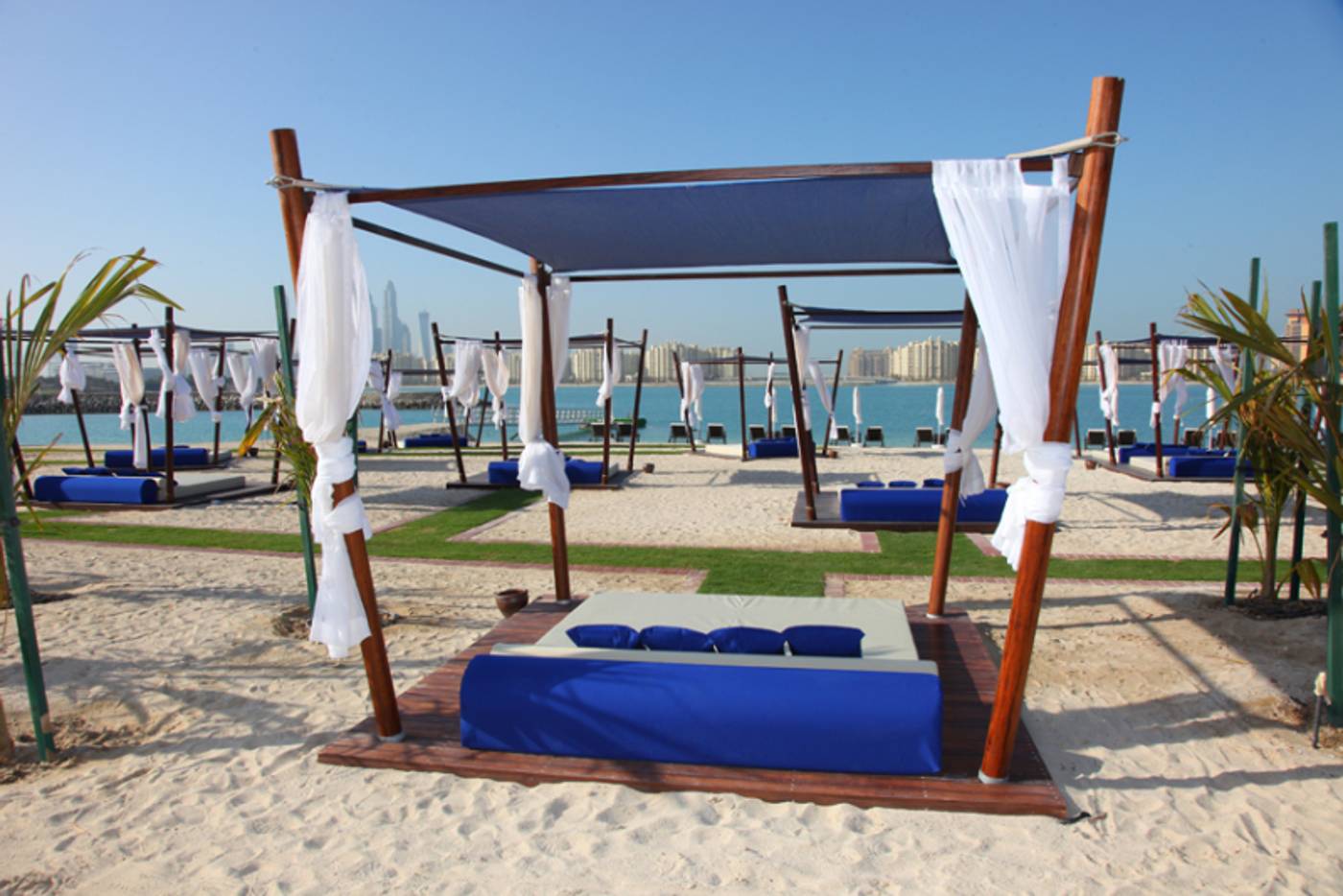 Rixos-The-Palm-Hotel-and-Suites-Beach-77