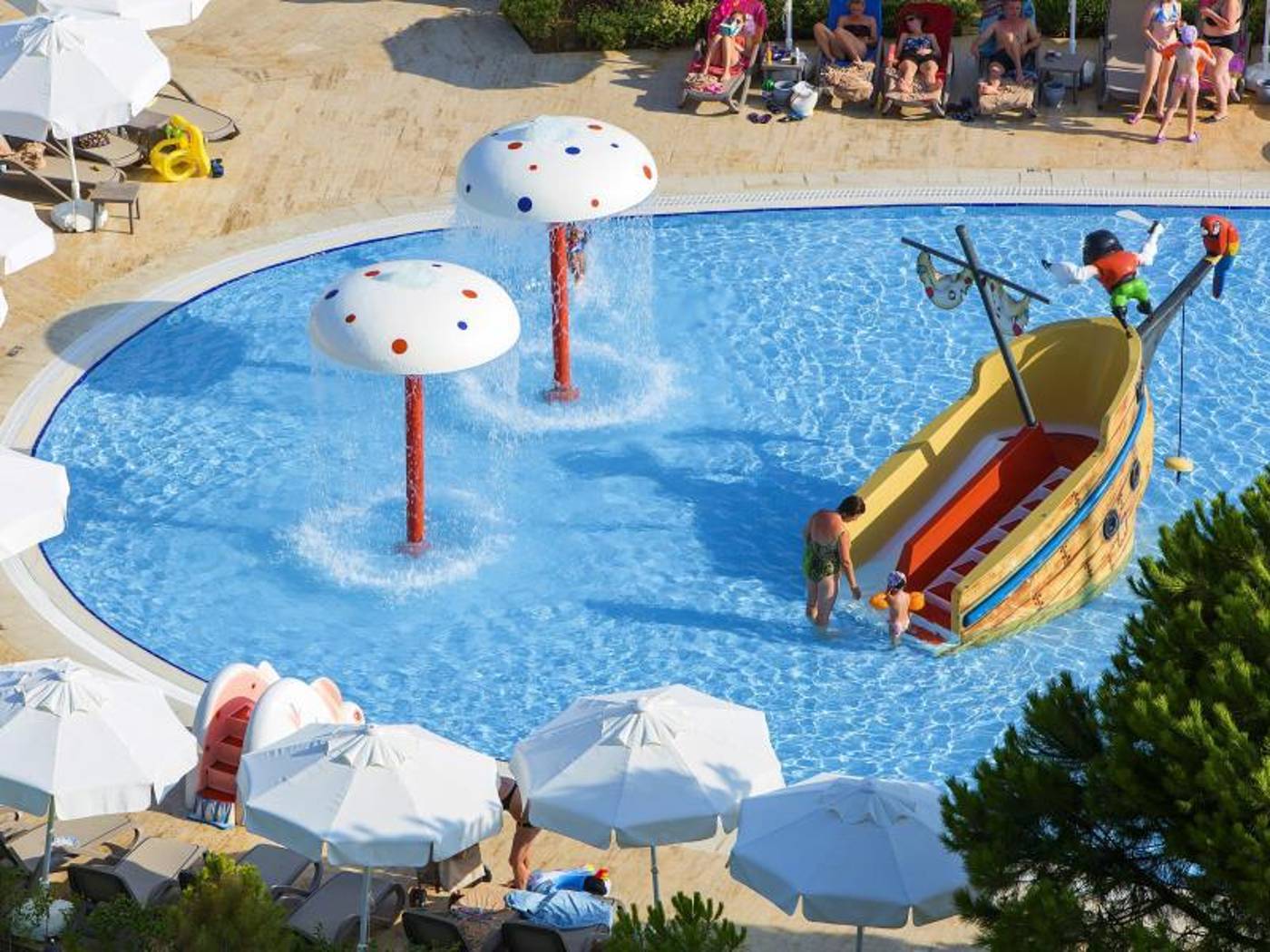 Bellis-Deluxe-Hotel-Pool-19