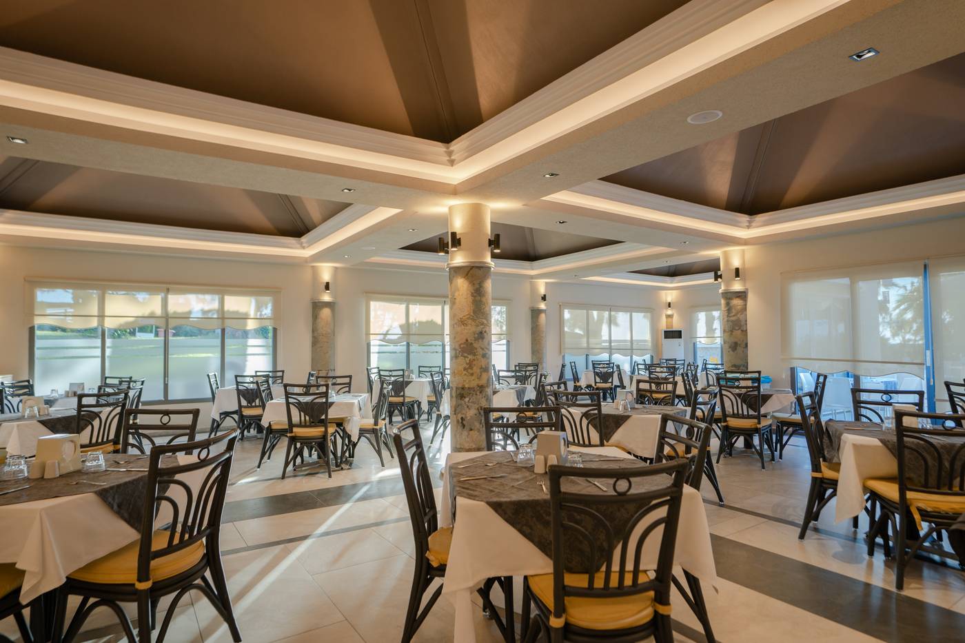 Grand-Blue-Sky-International-Restaurant-30