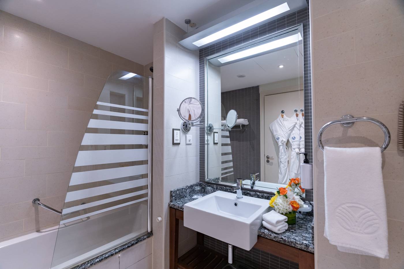 Amwaj-Rotana-Hotel-Jumeirah-Beach-Room-40