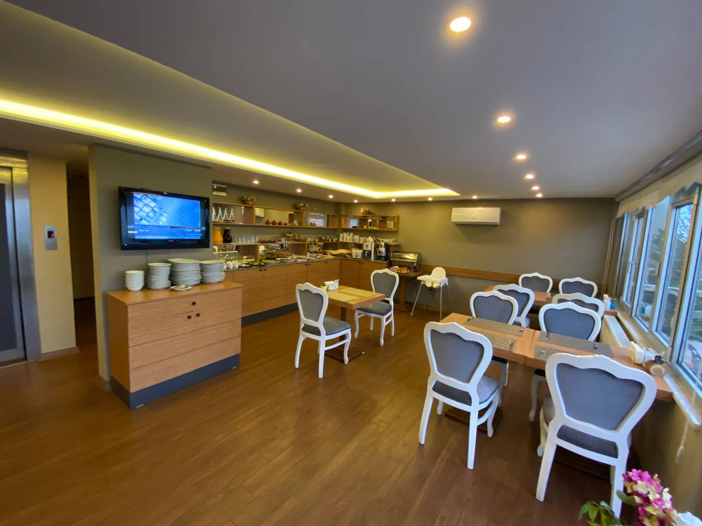 Muyan-Suites-Lobby-25