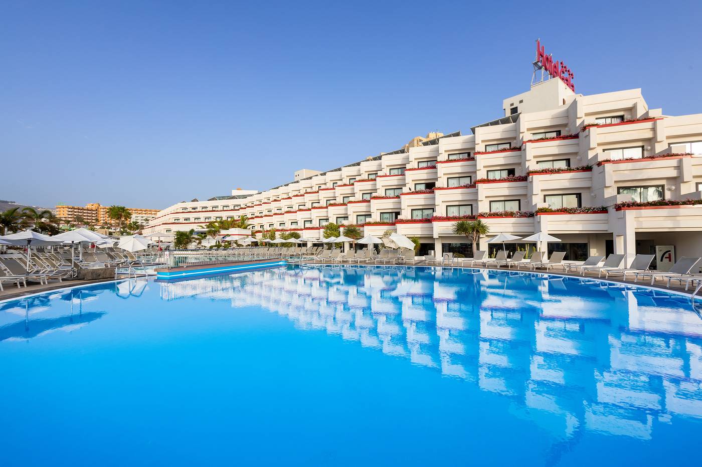 Alexandre-Hotel-Gala-Pool-1