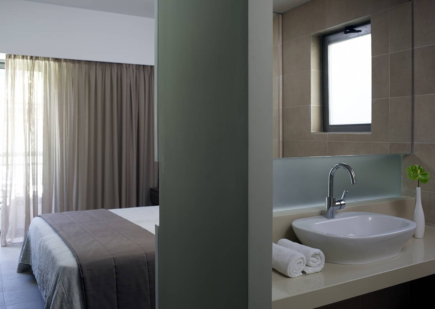 Angela-Hotel-Downtown-Rooms-Room-13