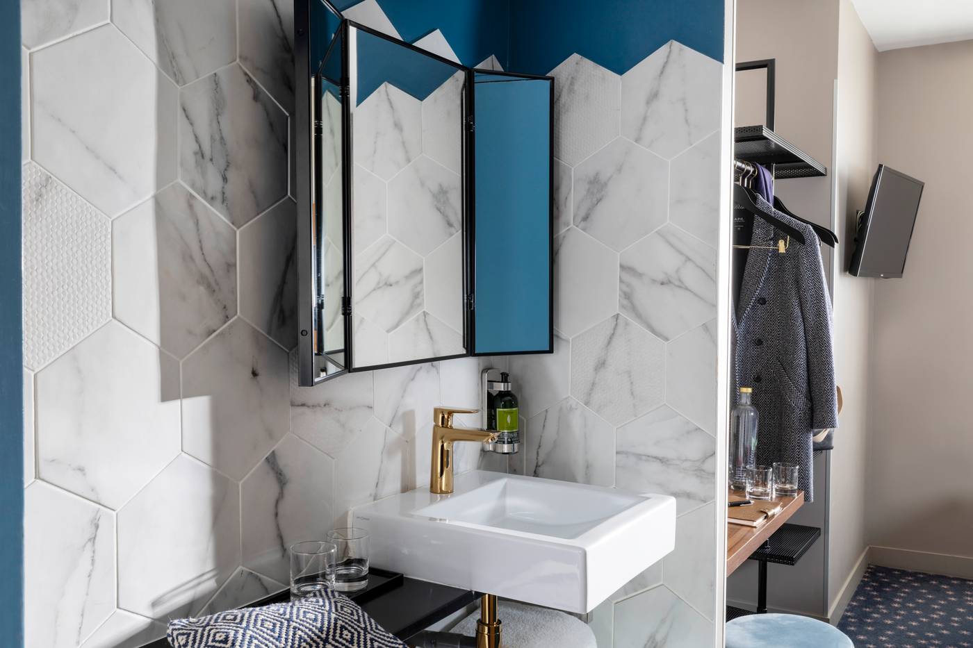 Maxim-Folies-Room-25