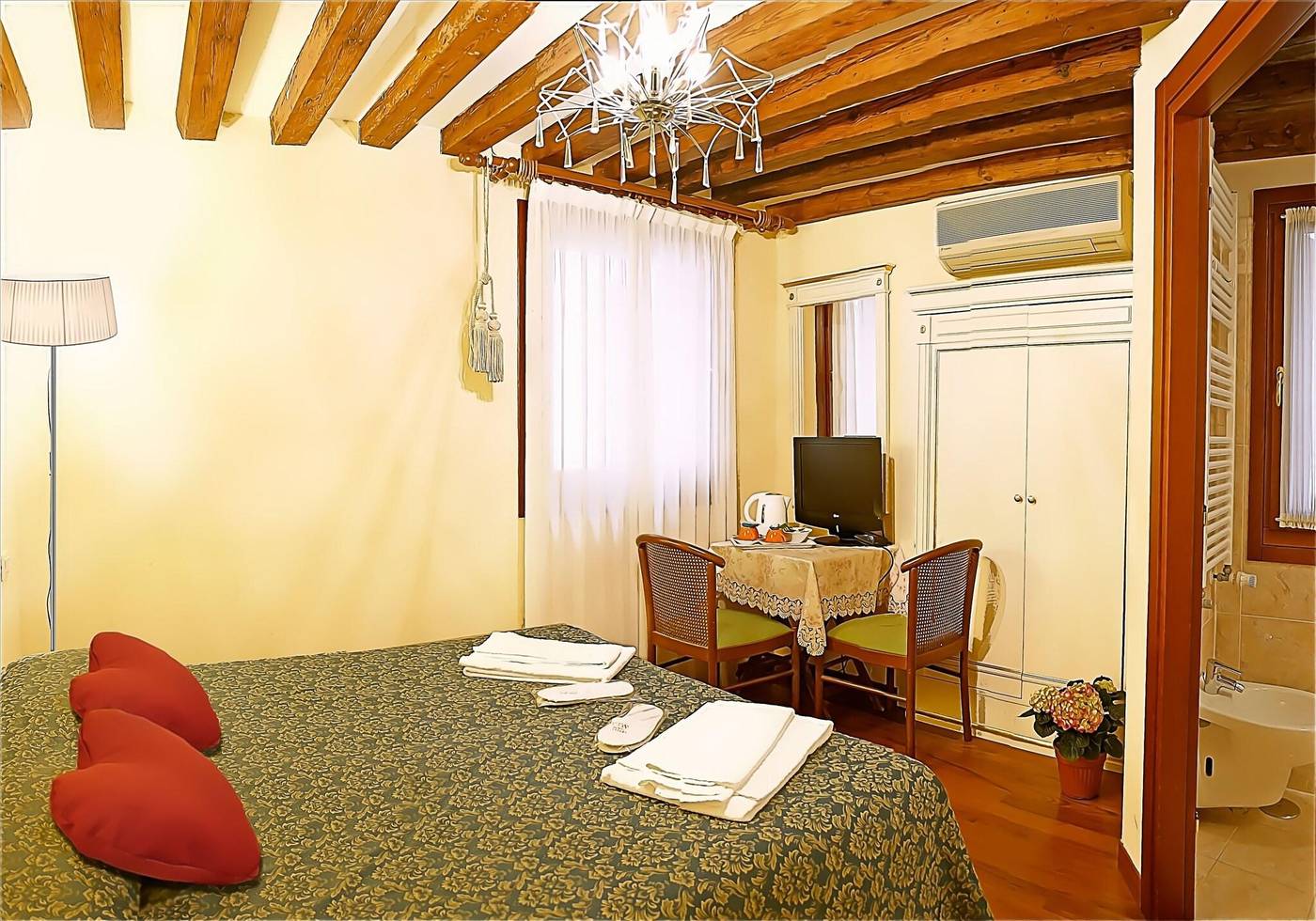 Hotel-San-Luca-Room-16