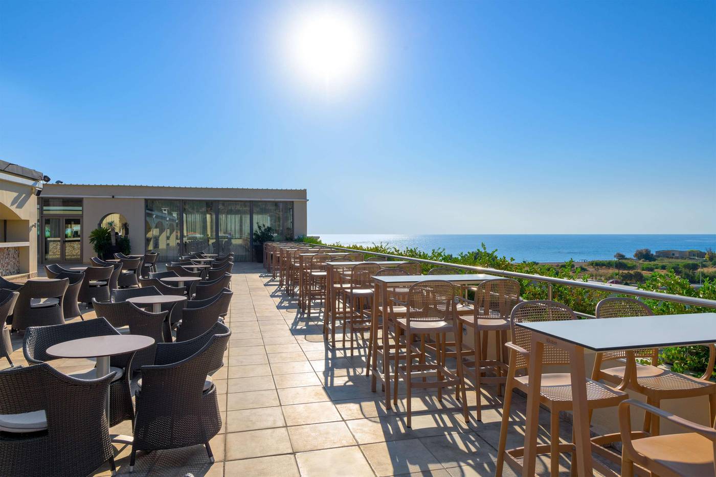 La-Marquise-Luxury-Resort-Complex-Bar-20