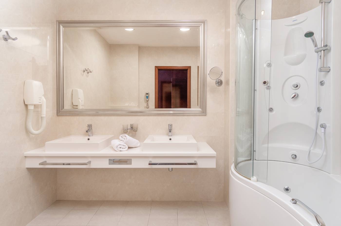 President-Solin-Room-33