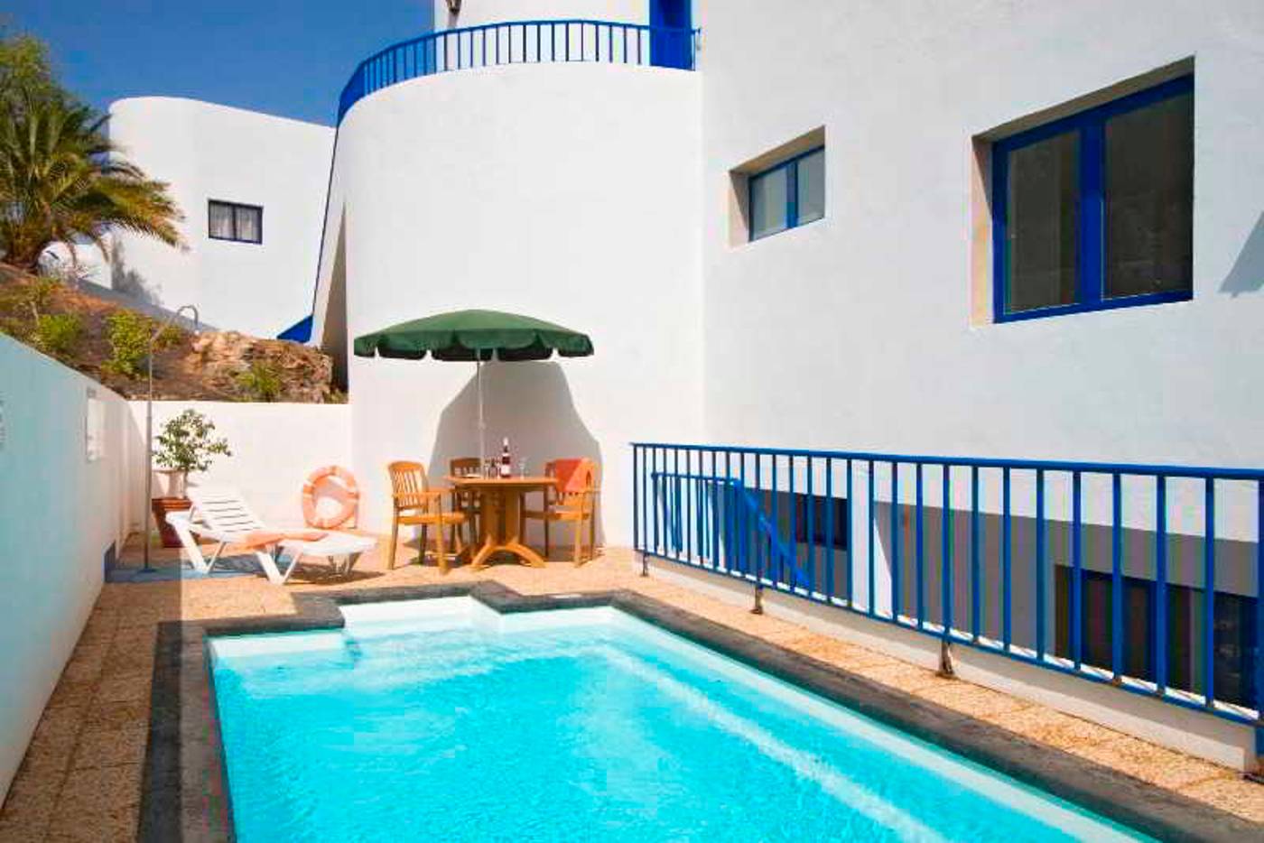 Club-Pocillos-Apartments-Pool-2