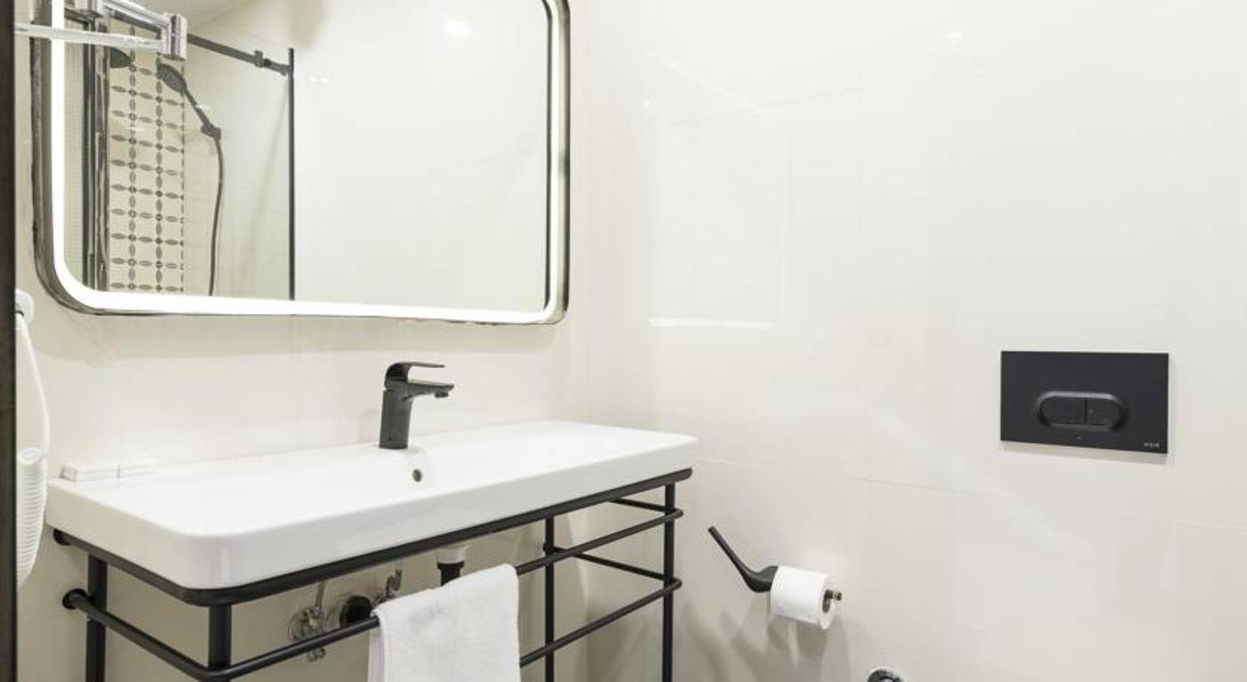 Fitas-Oda-Hotel-Room-31