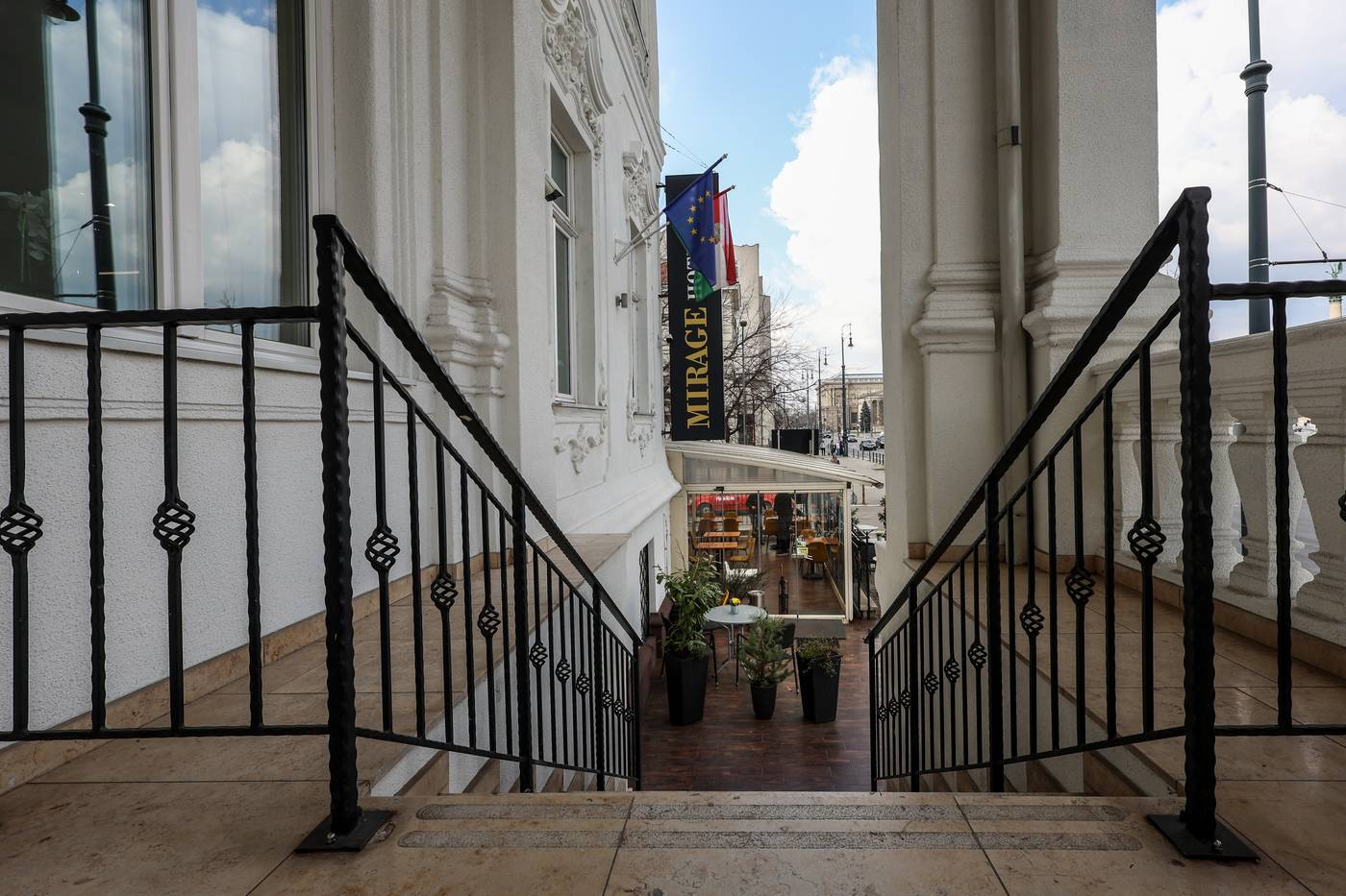 Mirage-Medic-Hotel-Terrace-3