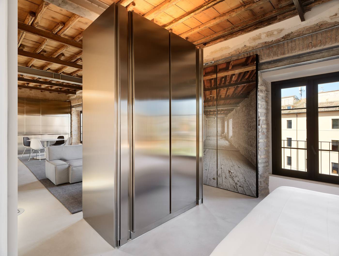 Rhinoceros-Roma-Room-2