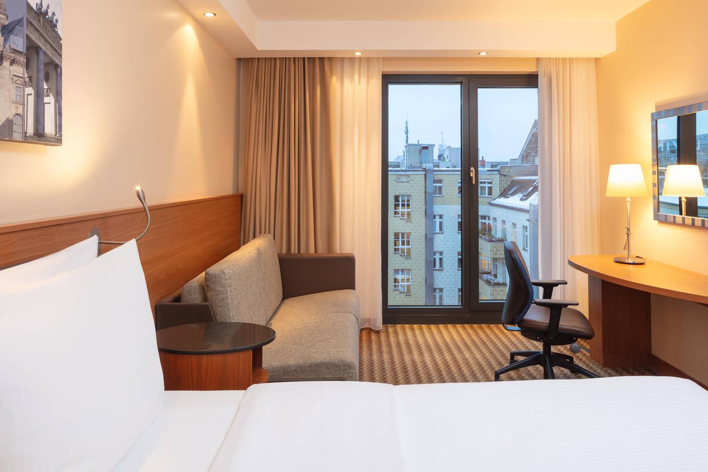 Hampton-By-Hilton-Berlin-City-West-Room-22