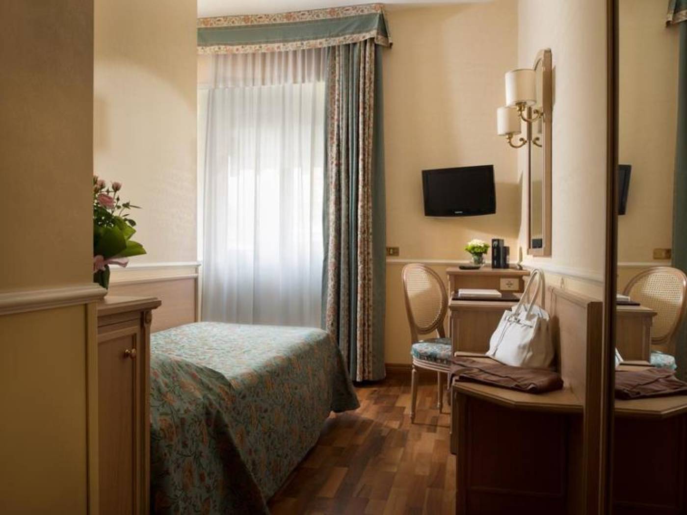 Santa-Costanza-Room-17