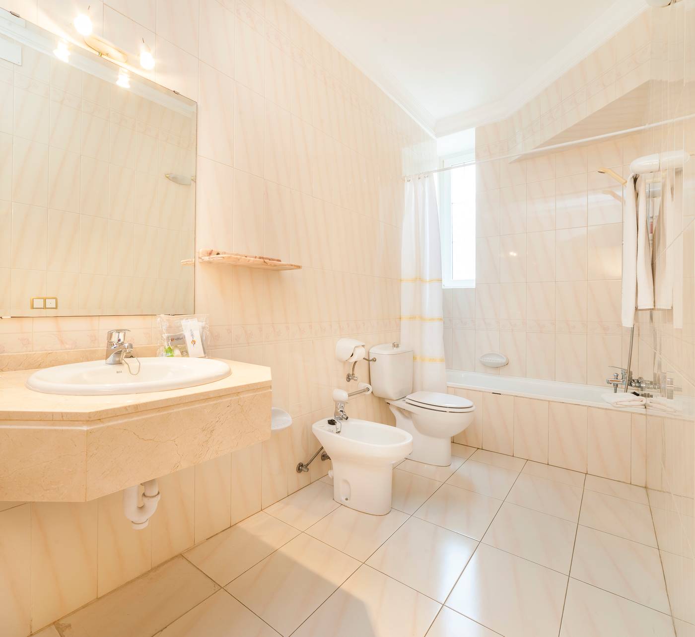 Hoteles-Globales-Reina-Cristina-Room-34