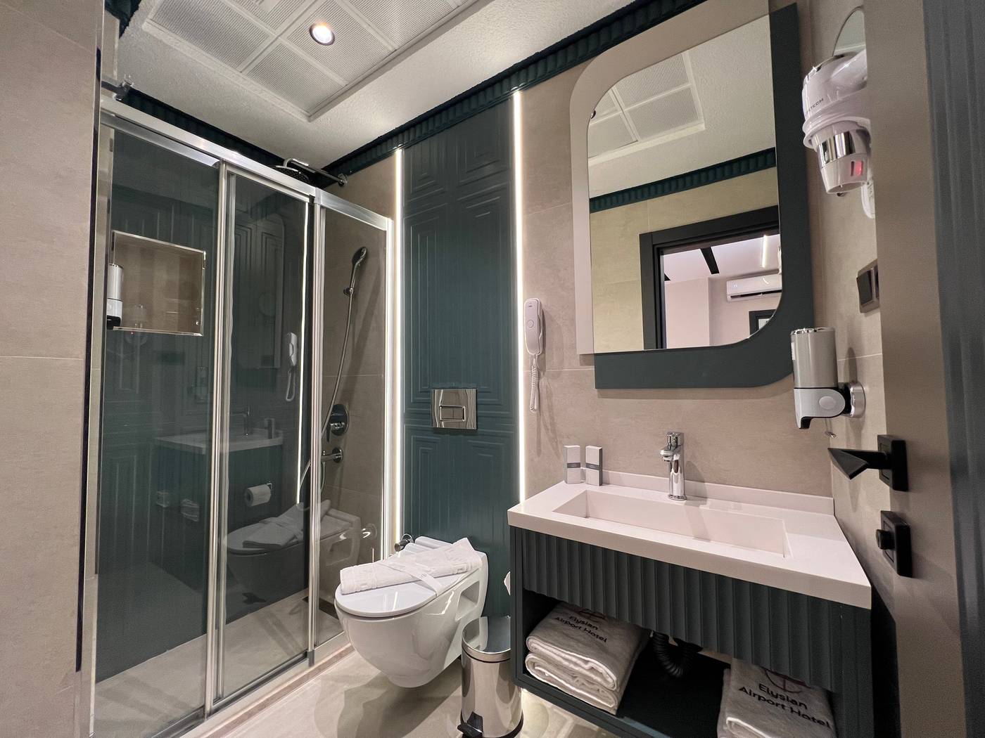 Elysian-Airport-Hotel-Room-52