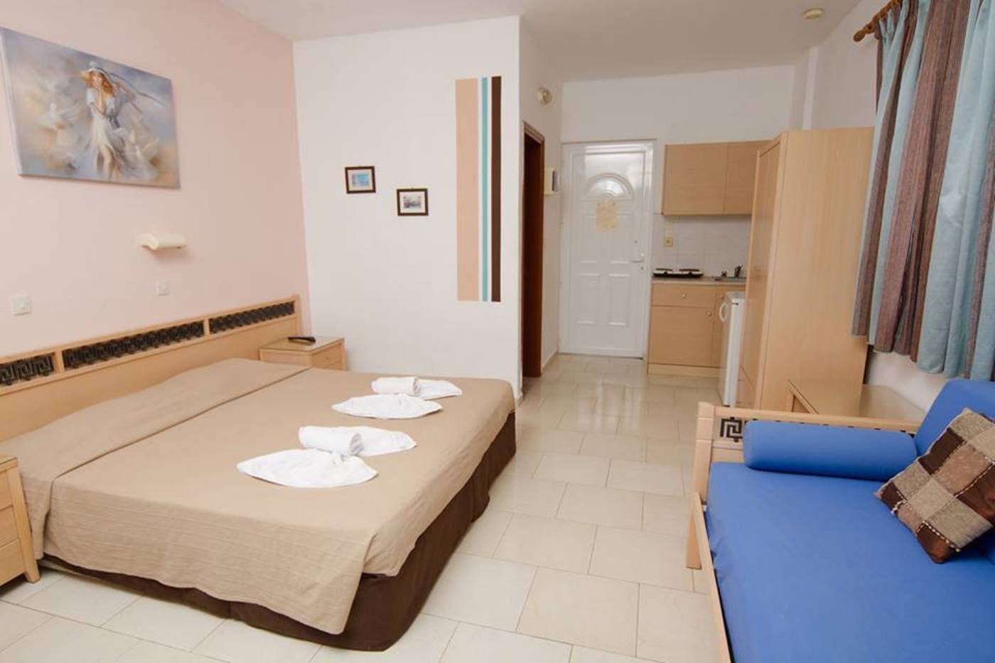 White-Palace-Studios-Room-13