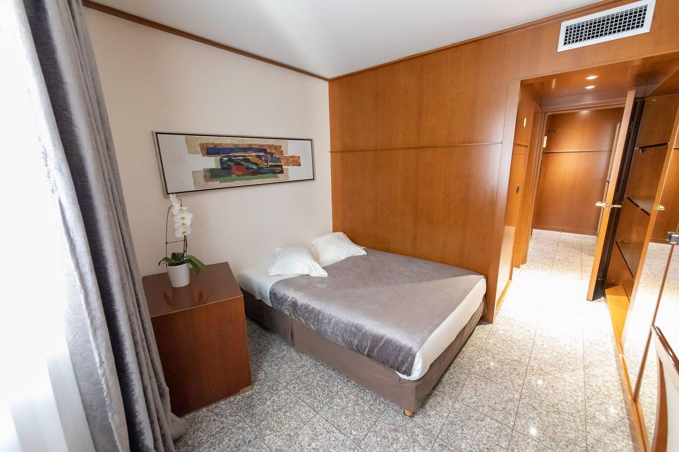 Goldstars-Resort---Suites-Room-4