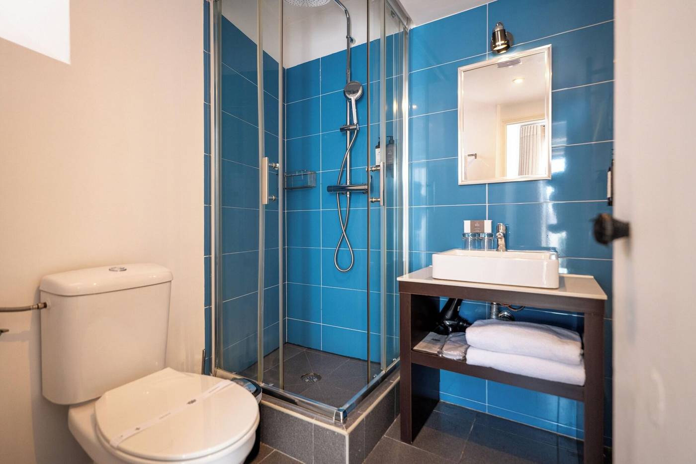 Casa-Do-Jasmim-By-Shiadu-Room-54