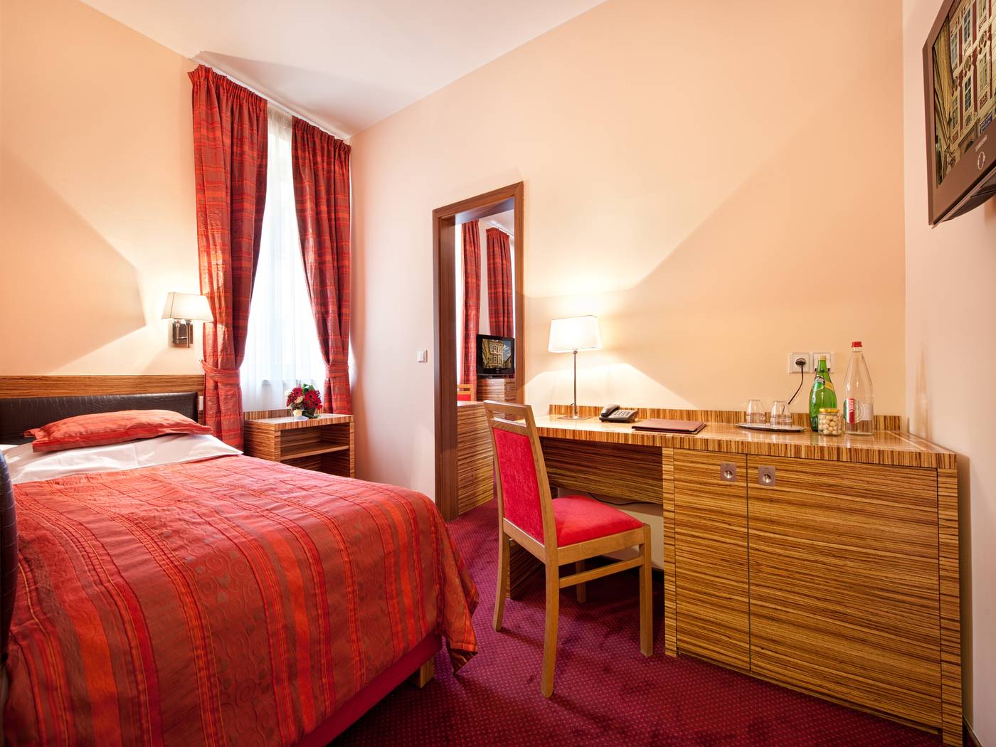 EA-Hotel-Sonata-Room-10