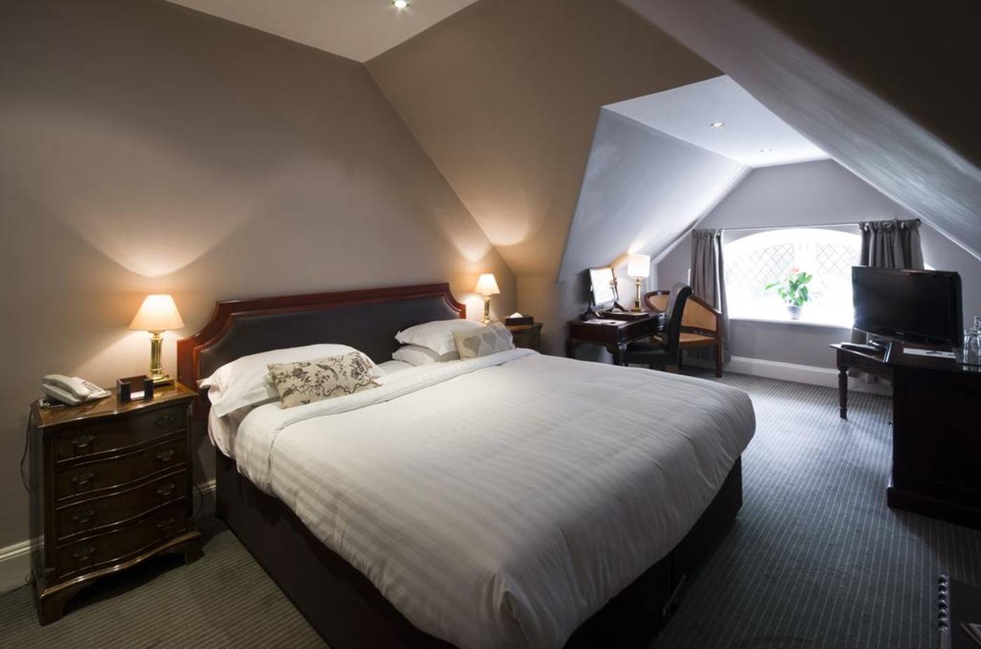 Chateau-La-Chaire-Room-8