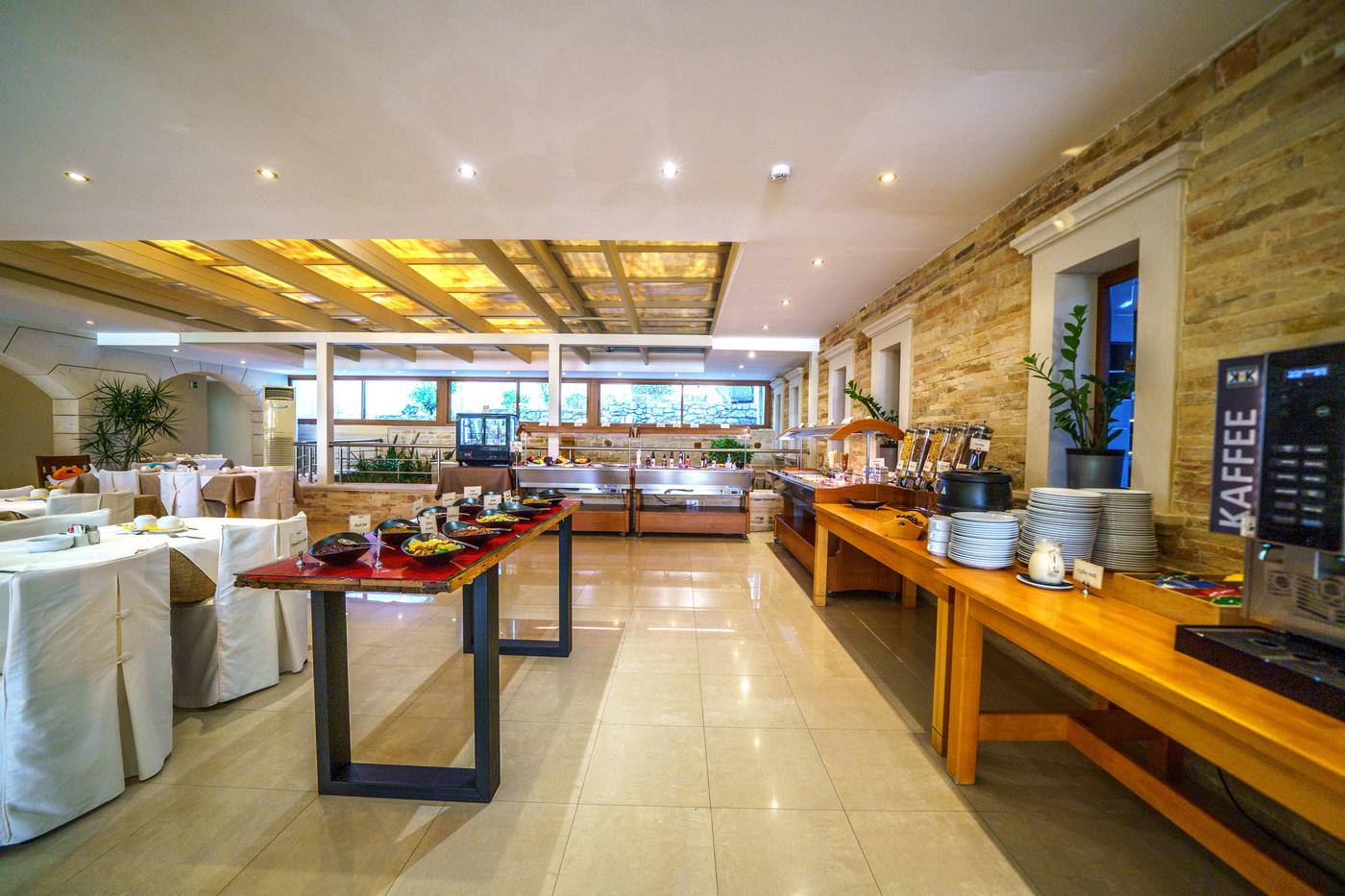 Macaris-Suites-and-Spa-Restaurant-31