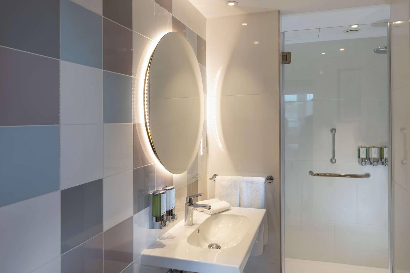 Hampton-By-Hilton-Budapest-City-Centre-Room-30