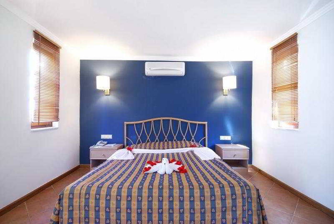 Majesty-Club-La-Mer-Art-Room-13