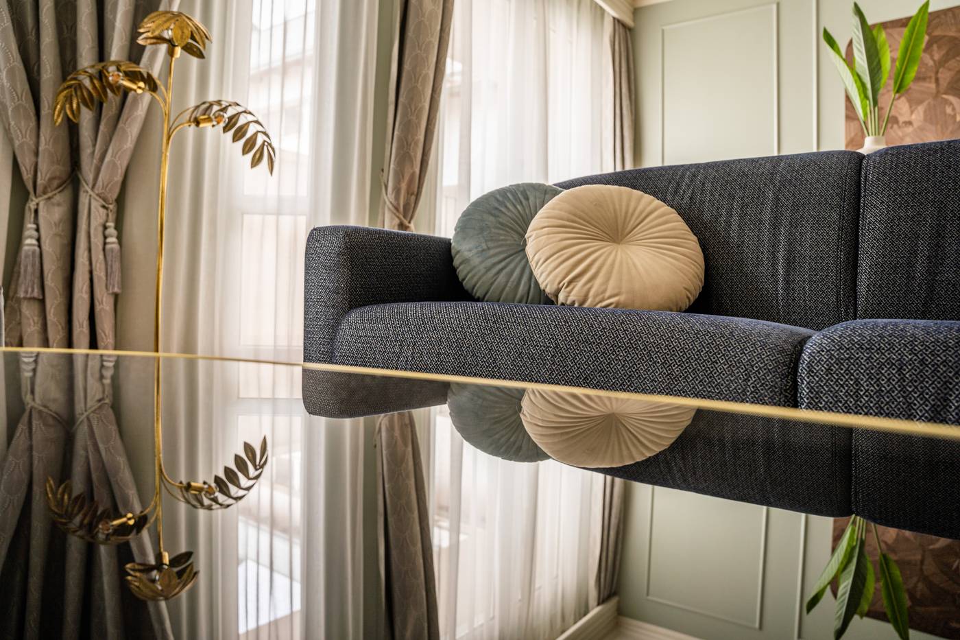 Queen-s-Court-Hotel-and-Residence-Room-37