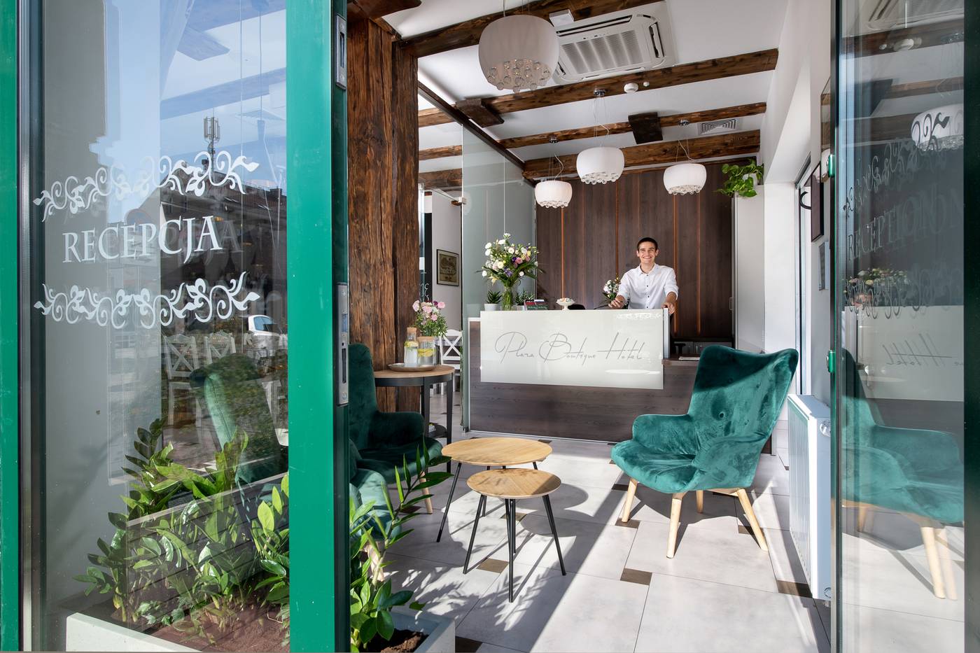 Plaza-Boutique-Hotel-Lobby-4