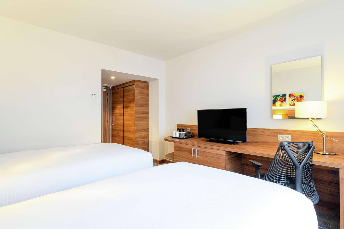 Hilton-Garden-Inn-Brussels-City-Centre-Room-35